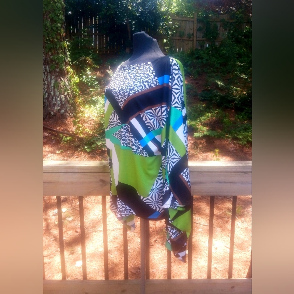 Plus Size Kaleidoscope Pattern Blouse Size 1x - image 3